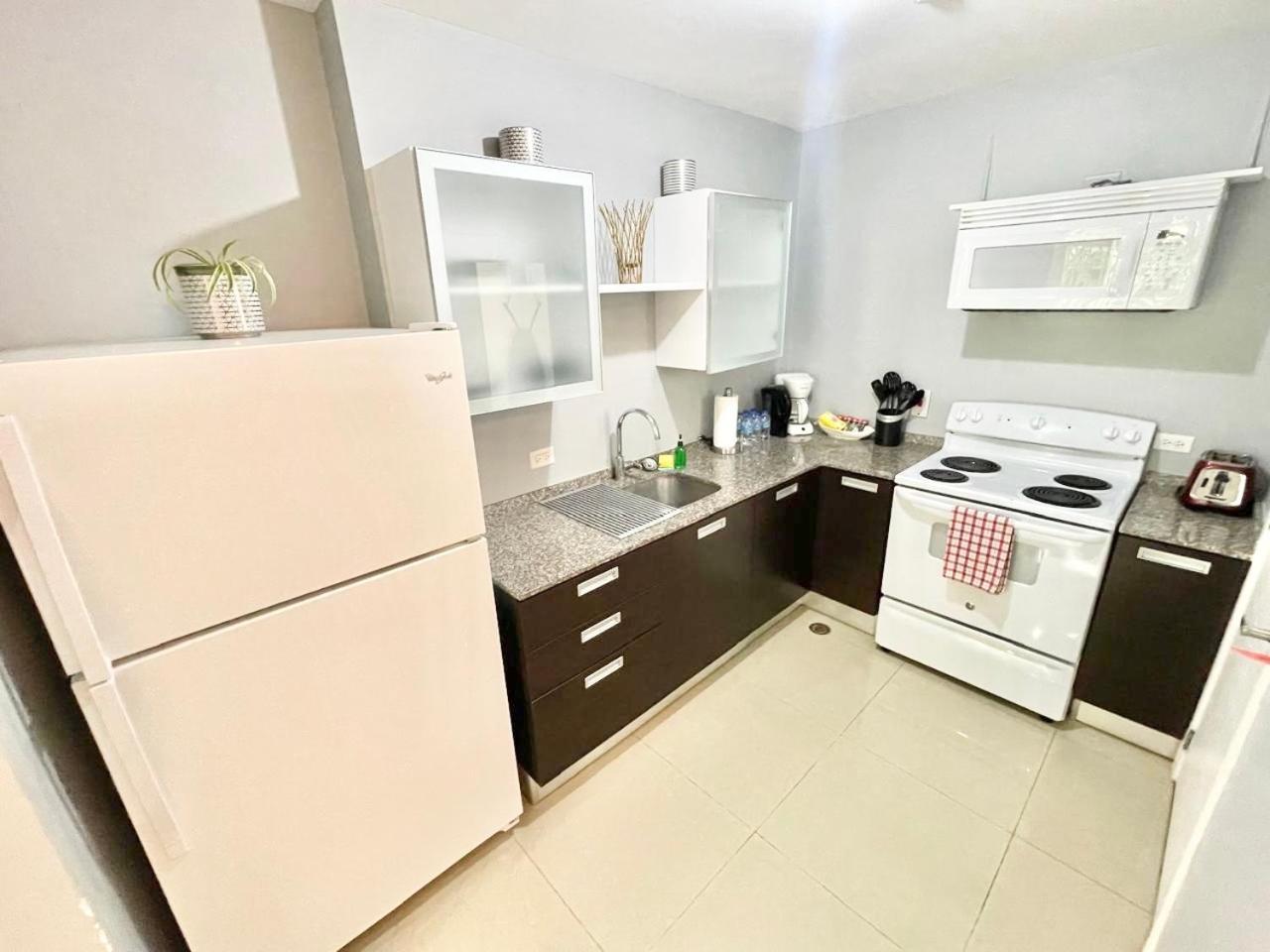 Modern 3 Bedroom Condo In Private Community #8 Petit Valley Exterior photo